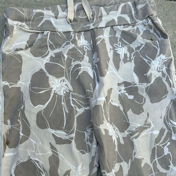 Venti 6 Joggers, Floral Print with studded down sides, Made in Italy , Soft, S - Picture 7 of 14